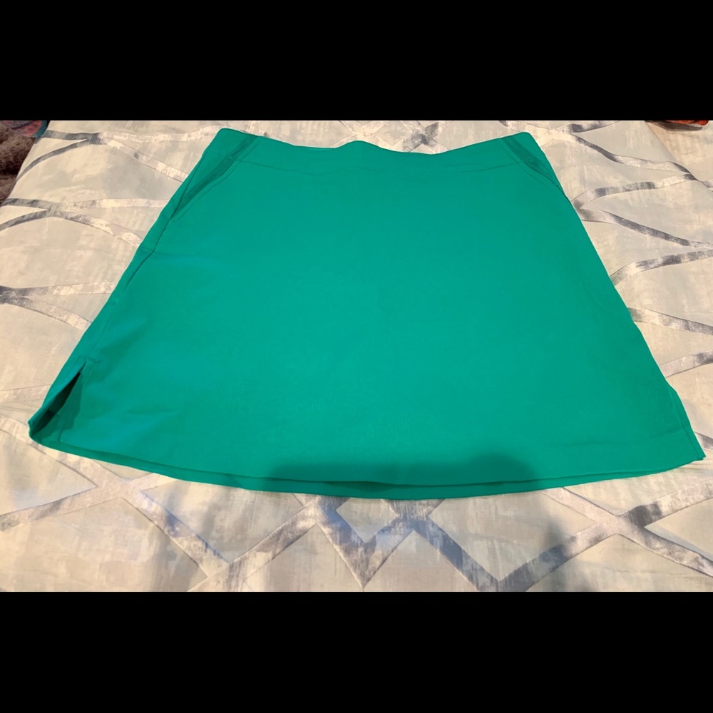 Lady Hagen golf skirt/skort size 8 green